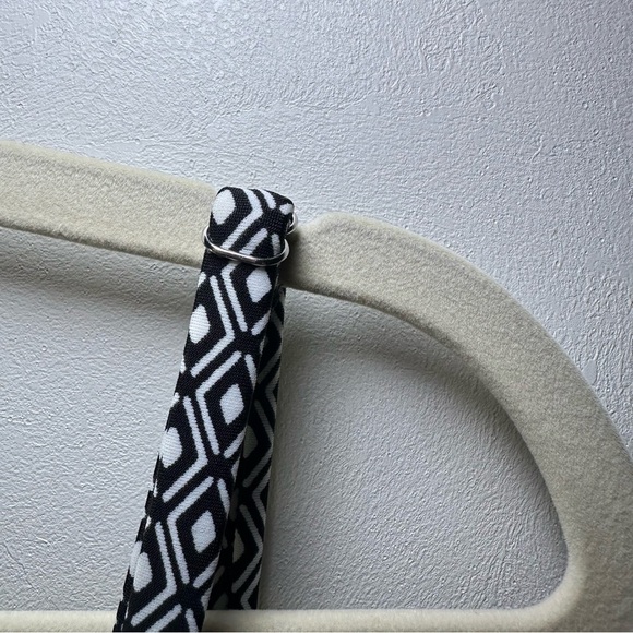 DKNY Woman’s One Piece Bandeau Maillot
Swimsuit Tummy Control Size Medium - Picture 9 of 9